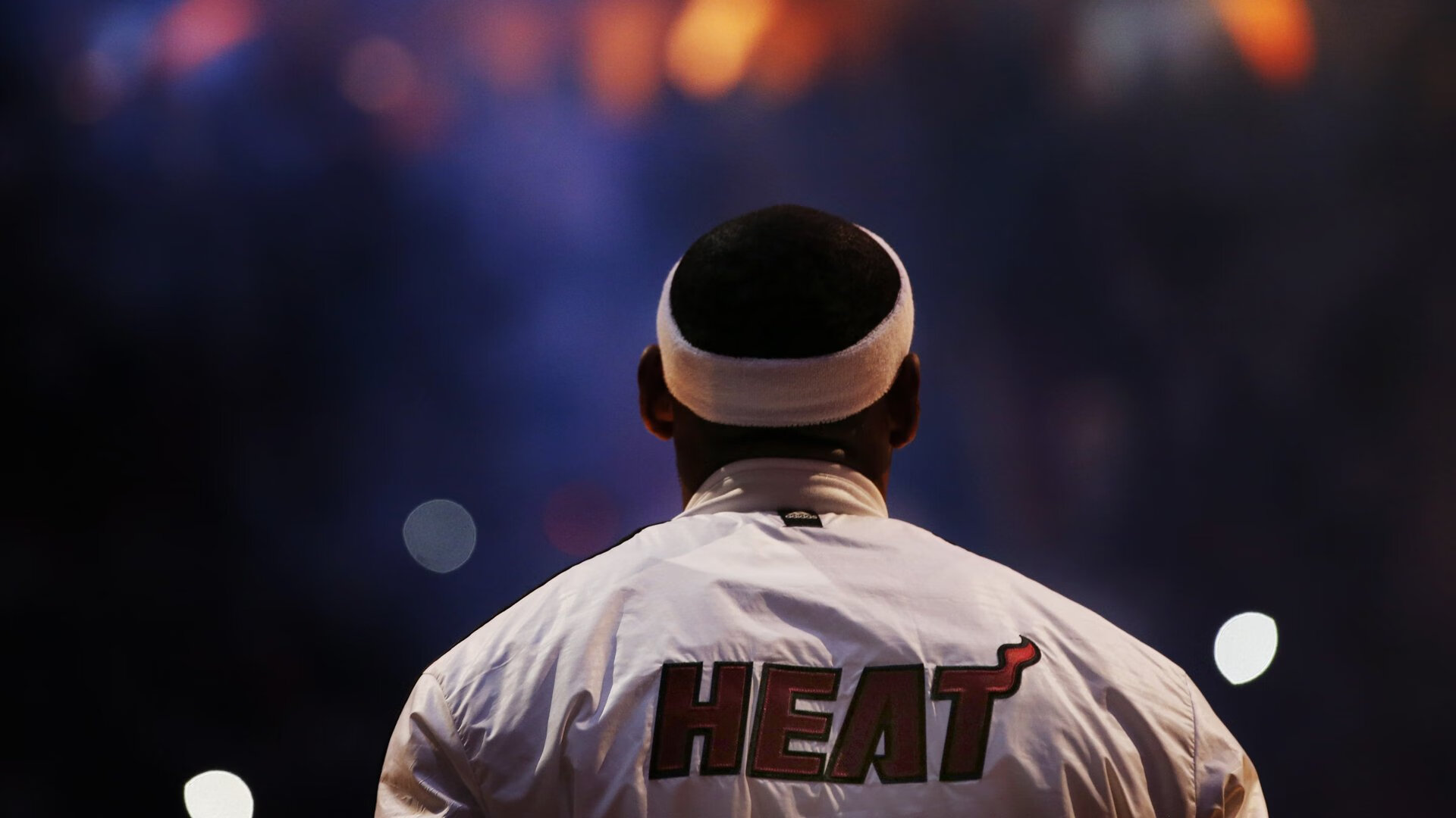 电竞之王跨界征服NBA？Doinb篮网比赛中爆冷问鼎冠军，全网炸锅！